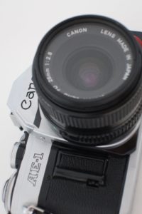 Kenko UV Filter an einer analogen Canon AE-1